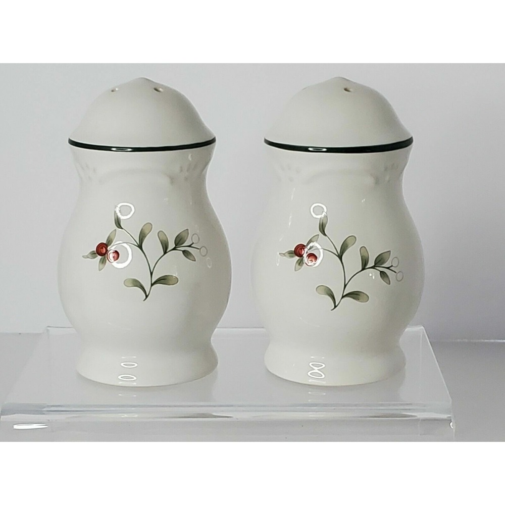 Pfaltzgraff ‎ Winterberry Salt and Pepper Shakers.